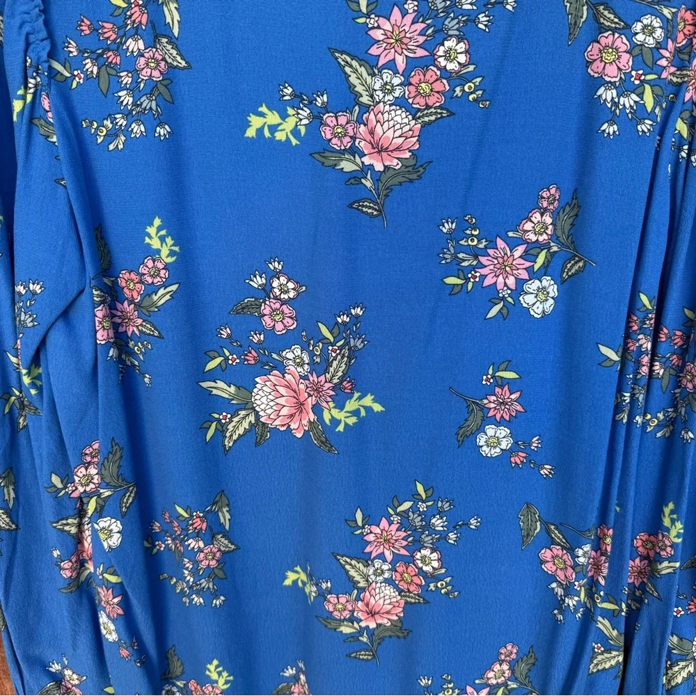 Loft Blue Floral V-Neck Long Sleeve Blouse Size Medium